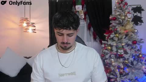 Snapshot of maximo_rodriguez chatting on December 29, 4:27 am Maximo online show from December 29, 4:27 am