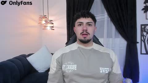 Snapshot of maximo_rodriguez chatting on January 13, 5:33 am Maximo online show from January 13, 5:33 am