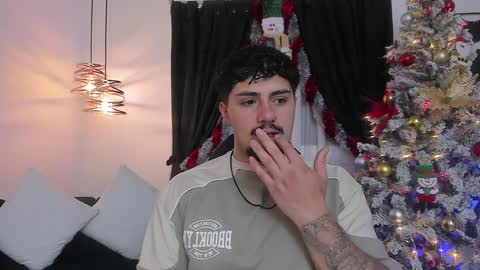 Snapshot of maximo_rodriguez chatting on December 16, 4:13 am Maximo online show from December 16, 4:13 am