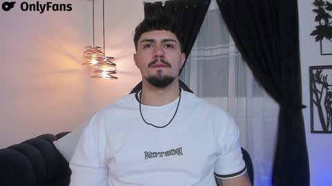 Snapshot of maximo_rodriguez chatting on January 17, 6:57 am Maximo online show from January 17, 6:57 am