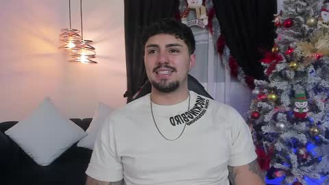 Snapshot of maximo_rodriguez chatting on December 7, 5:48 am Maximo online show from December 7, 5:48 am