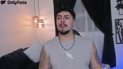 Snapshot of maximo_rodriguez chatting on January 18, 8:10 am Maximo online show from January 18, 8:10 am
