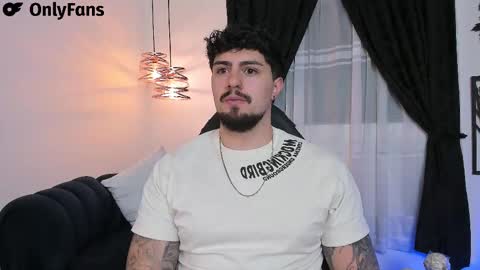 Snapshot of maximo_rodriguez chatting on February 23, 5:50 am Maximo online show from February 23, 5:50 am