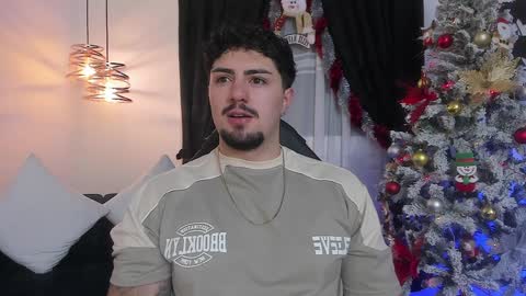 Snapshot of maximo_rodriguez chatting on December 11, 6:59 am Maximo online show from December 11, 6:59 am
