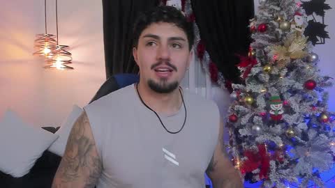 Snapshot of maximo_rodriguez chatting on December 20, 5:25 am Maximo online show from December 20, 5:25 am