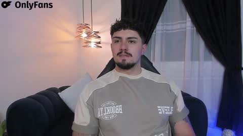Snapshot of maximo_rodriguez chatting on January 16, 3:02 am Maximo online show from January 16, 3:02 am