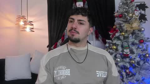 Snapshot of maximo_rodriguez chatting on December 6, 9:10 am Maximo online show from December 6, 9:10 am