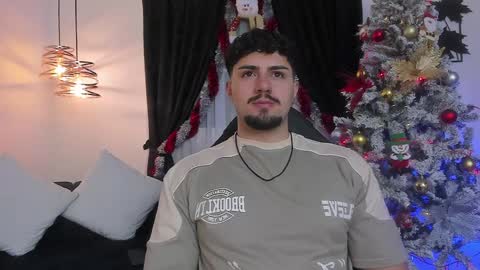 Snapshot of maximo_rodriguez chatting on December 22, 5:12 am Maximo online show from December 22, 5:12 am