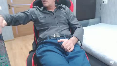 maximus3334 online show from April 1, 12:18 pm