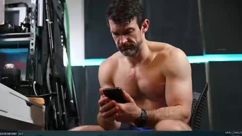 Snapshot of maximus_787 chatting on February 21, 12:49 am Maximus7871 online show from February 21, 12:49 am