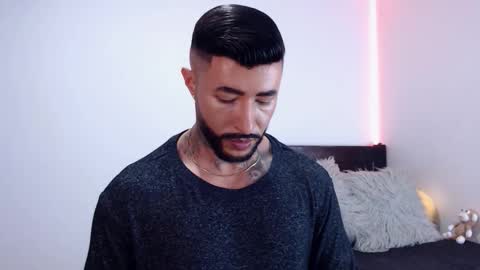 Independent Model online show from October 14, 5:25 am