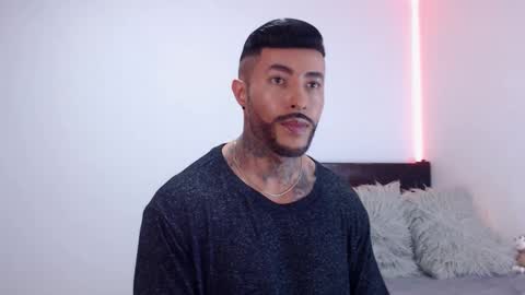 Independent Model online show from October 27, 4:15 am