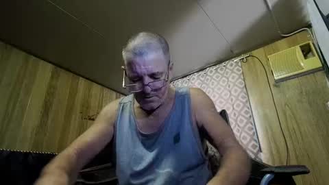 Snapshot of maximus_oreally chatting on February 4, 12:19 am Max online show from February 4, 12:19 am