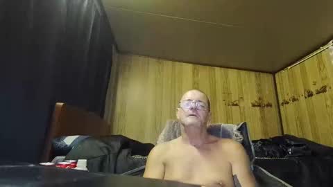 Snapshot of maximus_oreally chatting on February 3, 9:19 am Max online show from February 3, 9:19 am