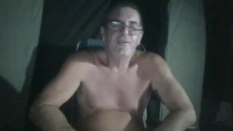 Snapshot of maximus_oreally chatting on December 17, 11:39 am Max online show from December 17, 11:39 am