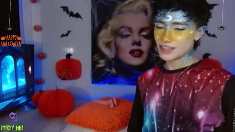 Snapshot of maxiy_001 chatting on October 6, 7:13 am Max online show from October 6, 7:13 am