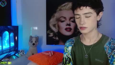 Snapshot of maxiy_001 chatting on September 24, 3:39 am Max online show from September 24, 3:39 am