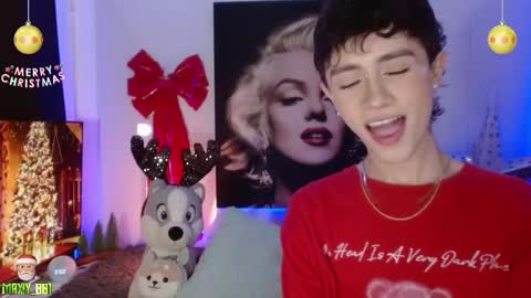 Snapshot of maxiy_001 chatting on December 3, 7:52 am Max online show from December 3, 7:52 am