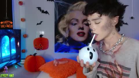 Snapshot of maxiy_001 chatting on October 4, 7:02 am Max online show from October 4, 7:02 am