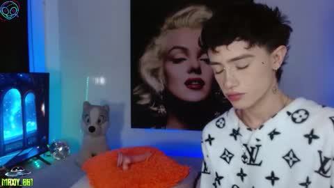 Snapshot of maxiy_001 chatting on September 30, 4:18 am Max online show from September 30, 4:18 am