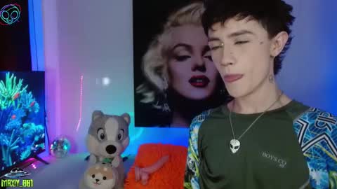 Snapshot of maxiy_001 chatting on February 26, 4:35 pm Max online show from February 26, 4:35 pm