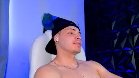 MAX online show from November 27, 8:23 pm