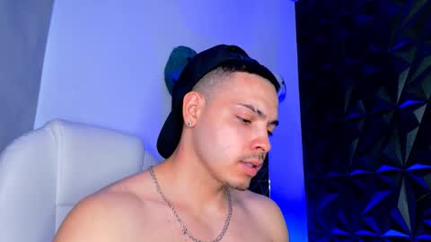 MAX online show from December 18, 10:06 pm