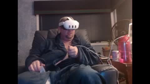 Snapshot of mckhero chatting on December 14, 12:11 am Sean online show from December 14, 12:11 am