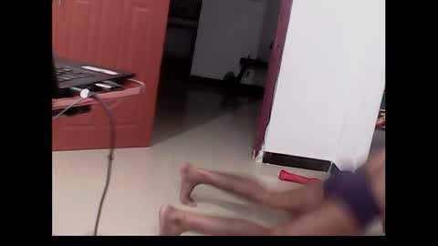 Snapshot of me_hai12 chatting on December 7, 12:31 am me_hai12 online show from December 7, 12:31 am