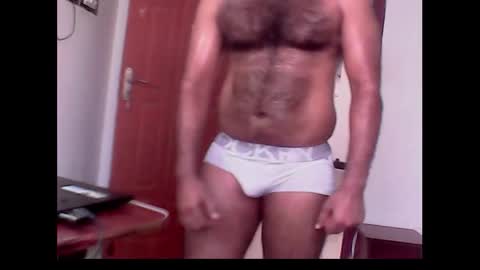 Snapshot of me_hai12 chatting on December 4, 1:36 am me_hai12 online show from December 4, 1:36 am
