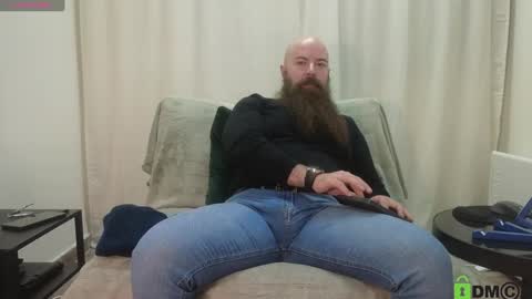 Snapshot of meaty_roll chatting on December 6, 2:57 am Meaty Roll online show from December 6, 2:57 am