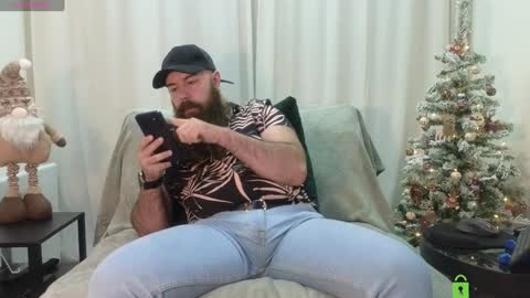 Snapshot of meaty_roll chatting on December 15, 5:23 am Meaty Roll online show from December 15, 5:23 am