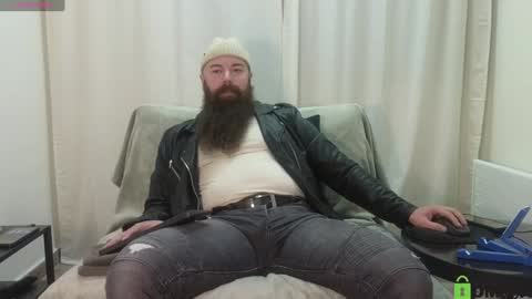 Snapshot of meaty_roll chatting on December 13, 3:27 am Meaty Roll online show from December 13, 3:27 am