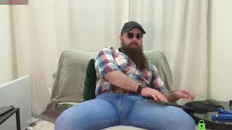 Snapshot of meaty_roll chatting on January 4, 2:03 am Meaty Roll online show from January 4, 2:03 am