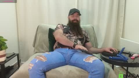 Snapshot of meaty_roll chatting on December 14, 6:35 am Meaty Roll online show from December 14, 6:35 am