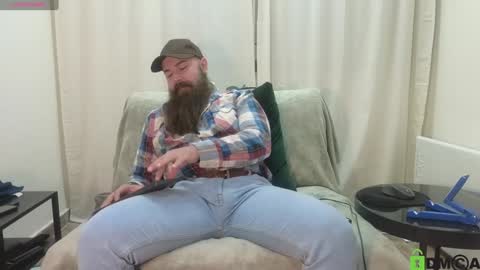 Snapshot of meaty_roll chatting on December 12, 3:32 am Meaty Roll online show from December 12, 3:32 am