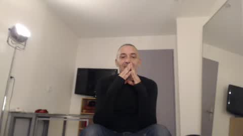 Snapshot of meditmtc chatting on December 18, 10:02 pm Meditmtc online show from December 18, 10:02 pm
