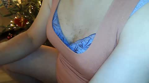 Snapshot of messyxdresser chatting on December 2, 12:49 pm messyxdresser online show from December 2, 12:49 pm