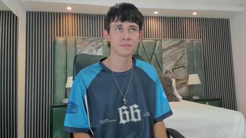 Snapshot of michaeel_blue chatting on October 1, 8:46 pm Michael online show from October 1, 8:46 pm
