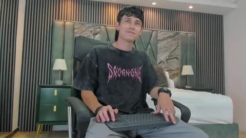 Snapshot of michaeel_blue chatting on September 28, 8:07 pm Michael online show from September 28, 8:07 pm