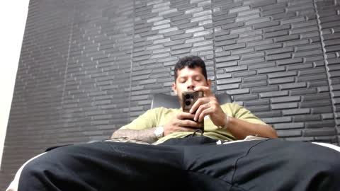 Snapshot of michael_daviss1 chatting on February 6, 2:26 pm Michael Daviss online show from February 6, 2:26 pm