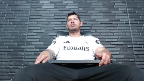 Snapshot of michael_daviss1 chatting on December 9, 12:31 pm Michael Daviss online show from December 9, 12:31 pm