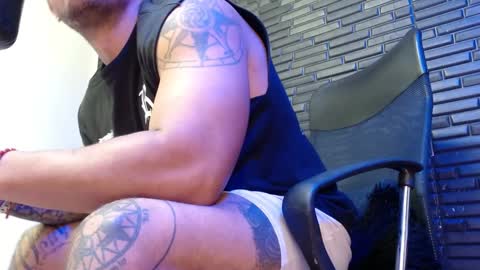 Snapshot of michael_daviss1 chatting on December 31, 1:08 pm Michael Daviss online show from December 31, 1:08 pm