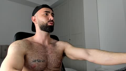 MichaelEvansx online show from March 31, 9:27 pm