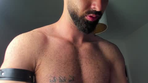 Snapshot of michaelevansx chatting on December 21, 9:04 pm MichaelEvansx online show from December 21, 9:04 pm