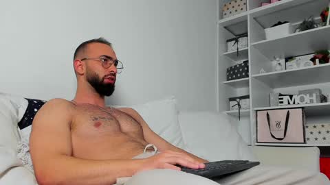 Snapshot of michaelevansx chatting on December 2, 8:20 pm MichaelEvansx online show from December 2, 8:20 pm
