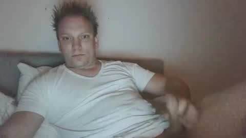 Snapshot of mickkxl chatting on December 30, 9:48 am mickkxl online show from December 30, 9:48 am
