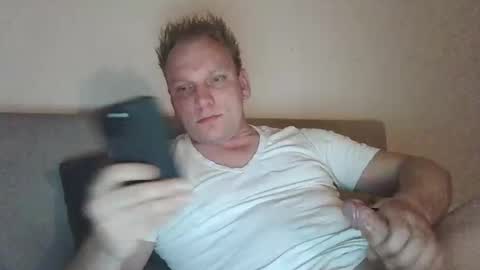 Snapshot of mickkxl chatting on December 12, 8:53 pm mickkxl online show from December 12, 8:53 pm