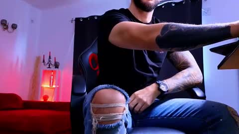 MightyAaron online show from November 26, 7:44 am