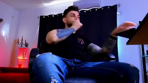 MightyAaron online show from April 5, 4:53 am